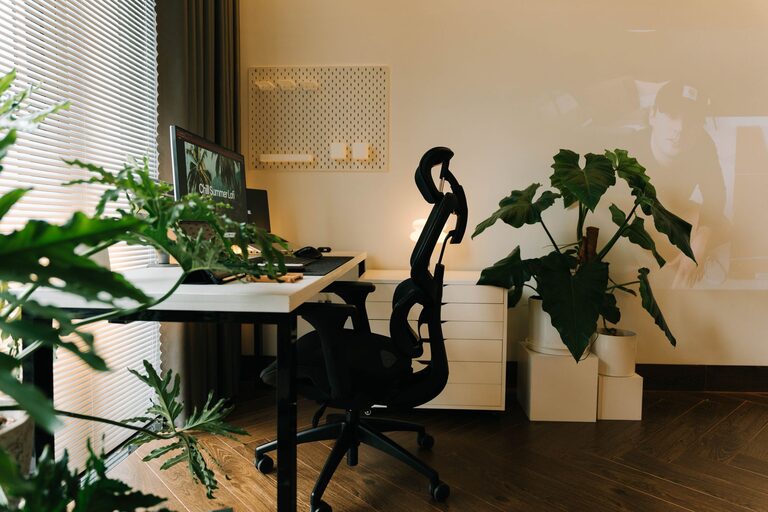 How to Create a Comfortable and Productive Home Office Space